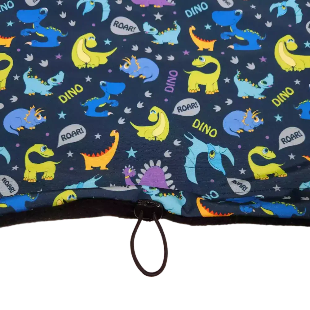 Softshellová nepadací deka do kočárku  - barevní dinosauři