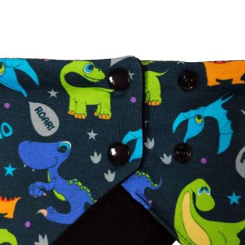 Dětský nákrčník s patentky - barevní dinosauři