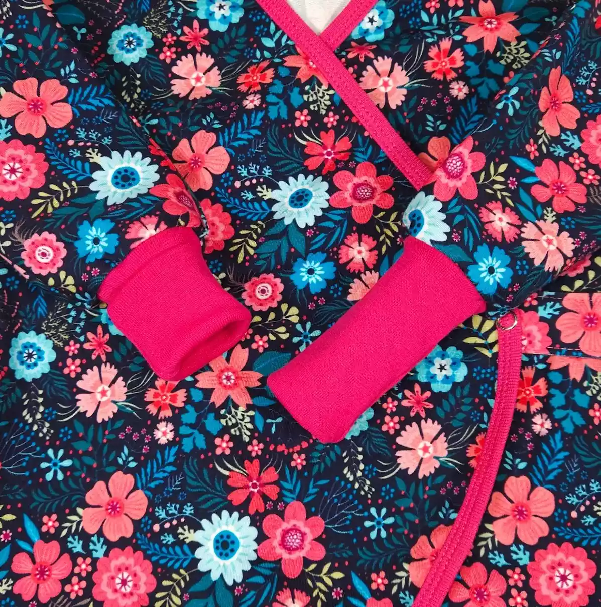 Kojenecký rostoucí overal - luční kvítí