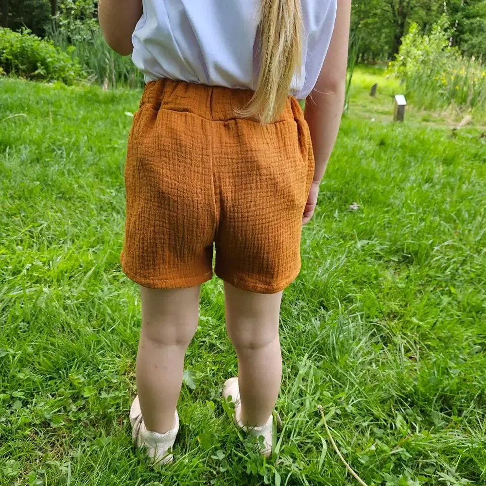 Dětské mušelínové kraťasy - karamelová