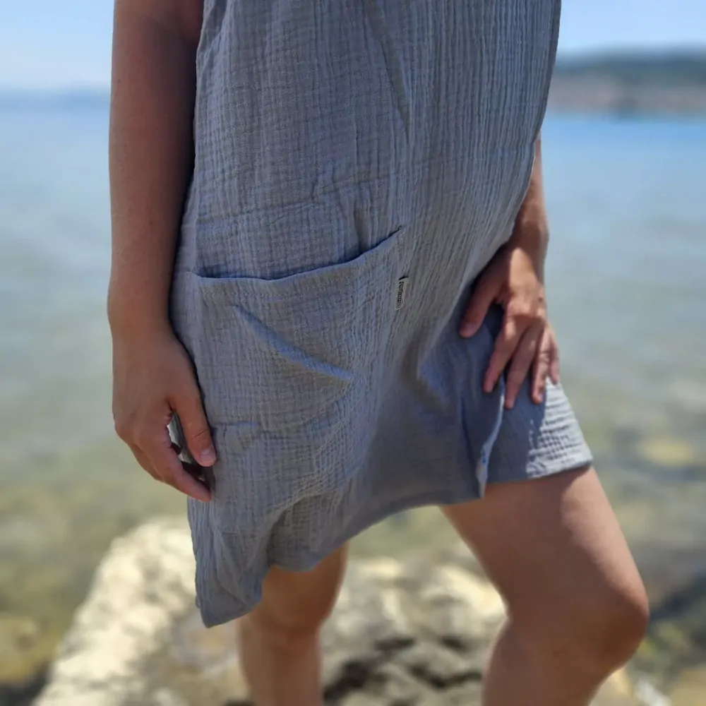 Dámský mušelínový ručník na zapínání - šedá