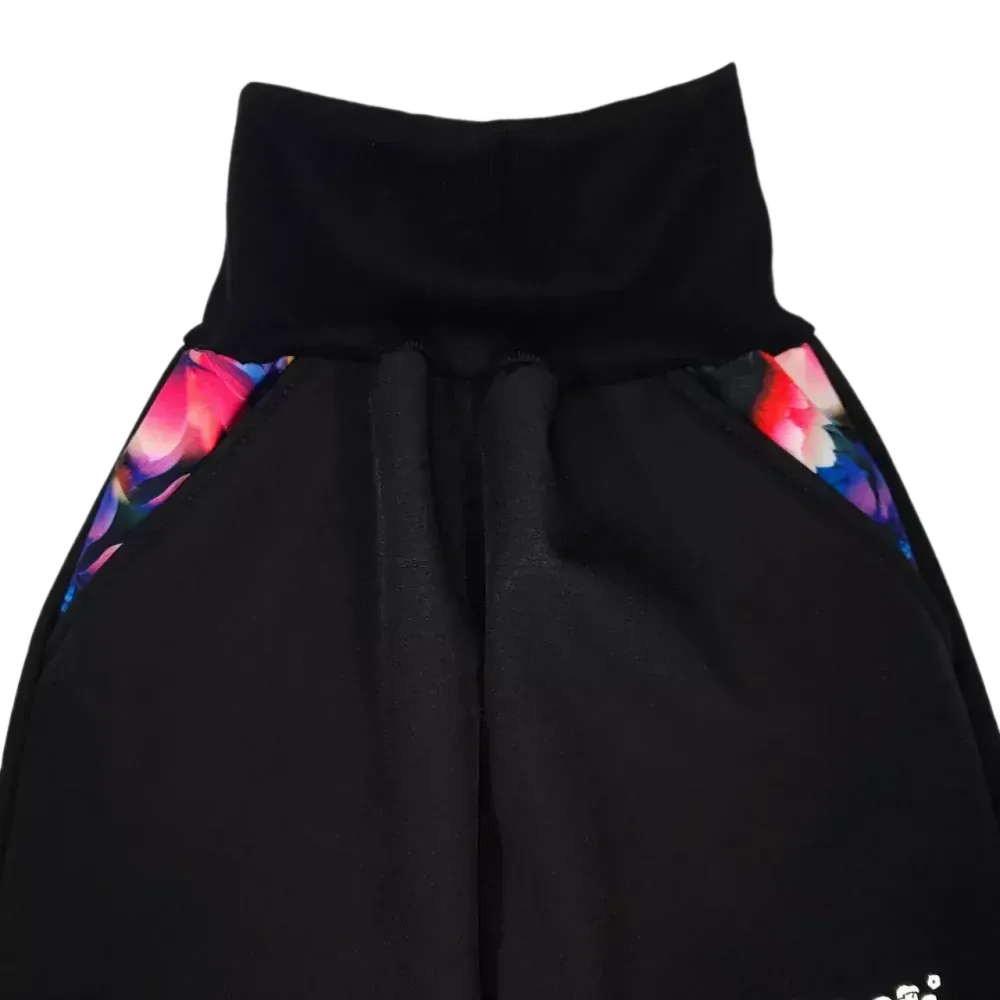 Dětské softshellové kalhoty - pohádkové kytičky s černou