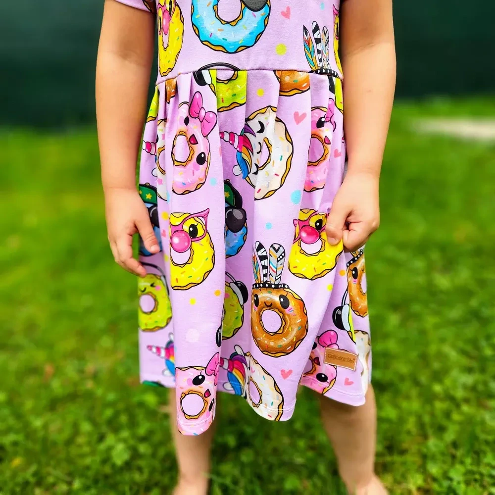 Dětské šaty s volánky - party donuts
