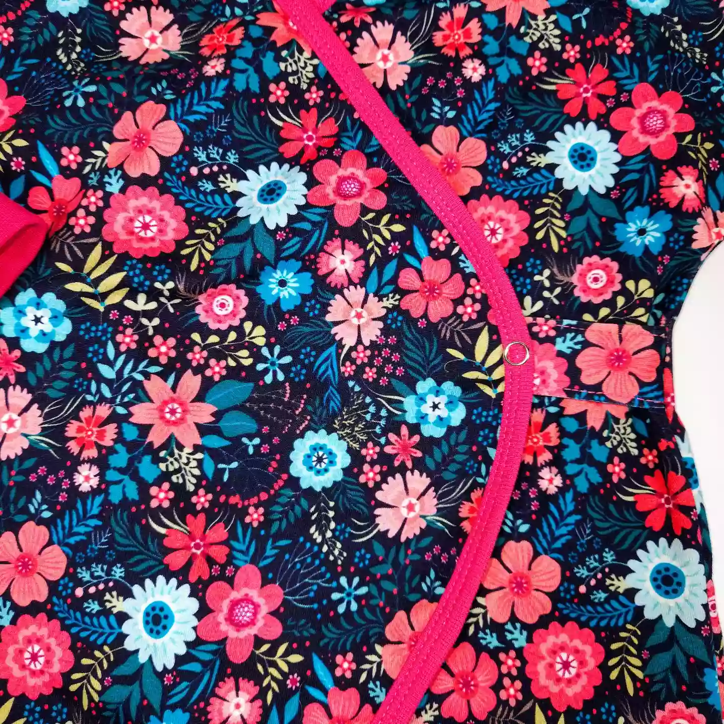 Kojenecký rostoucí overal - luční kvítí