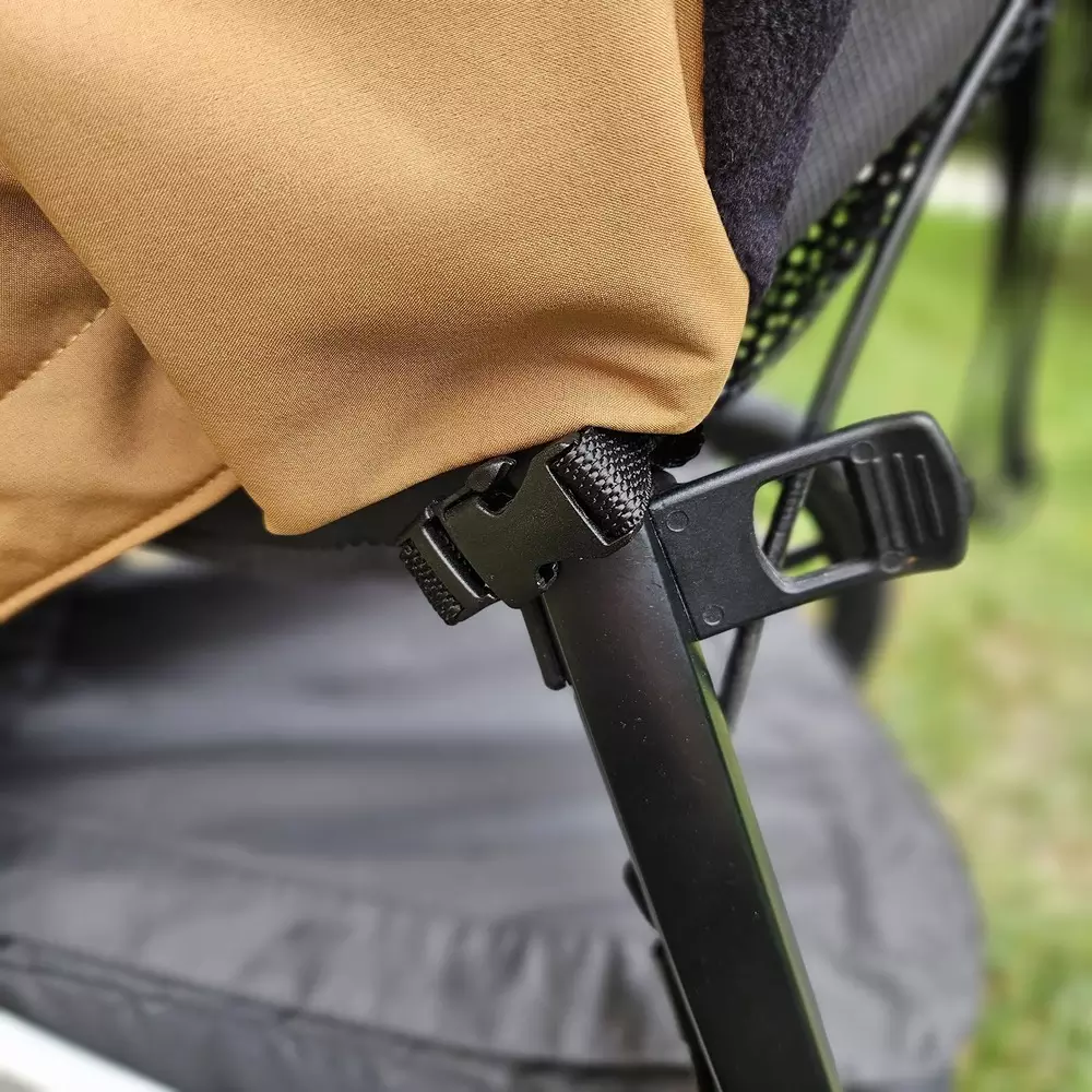Softshellová nepadací deka do kočárku zateplená - hnědá
