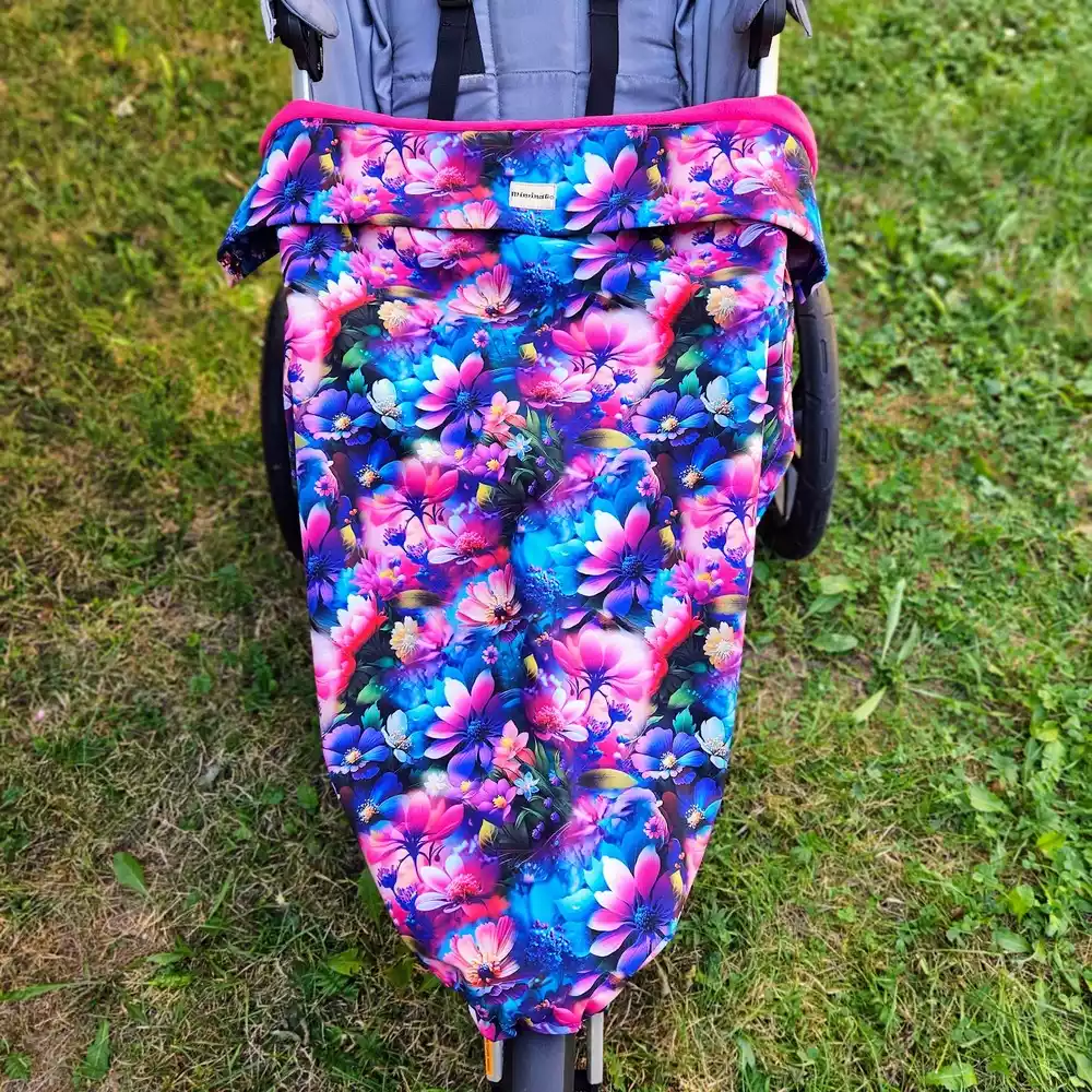 Softshellová nepadací deka do kočárku zateplená - pohádkové kytičky