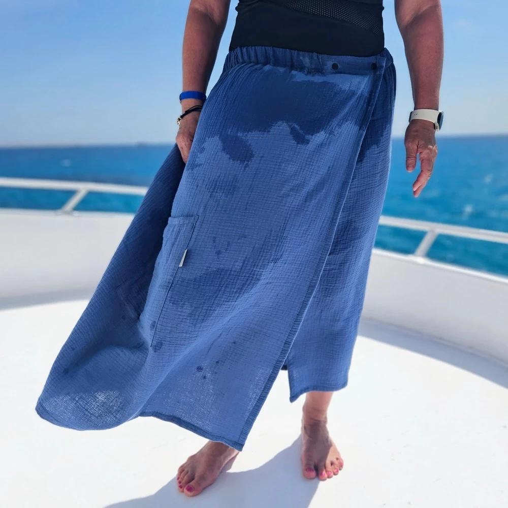 Dámský mušelínový ručník na zapínání - džínově modrá