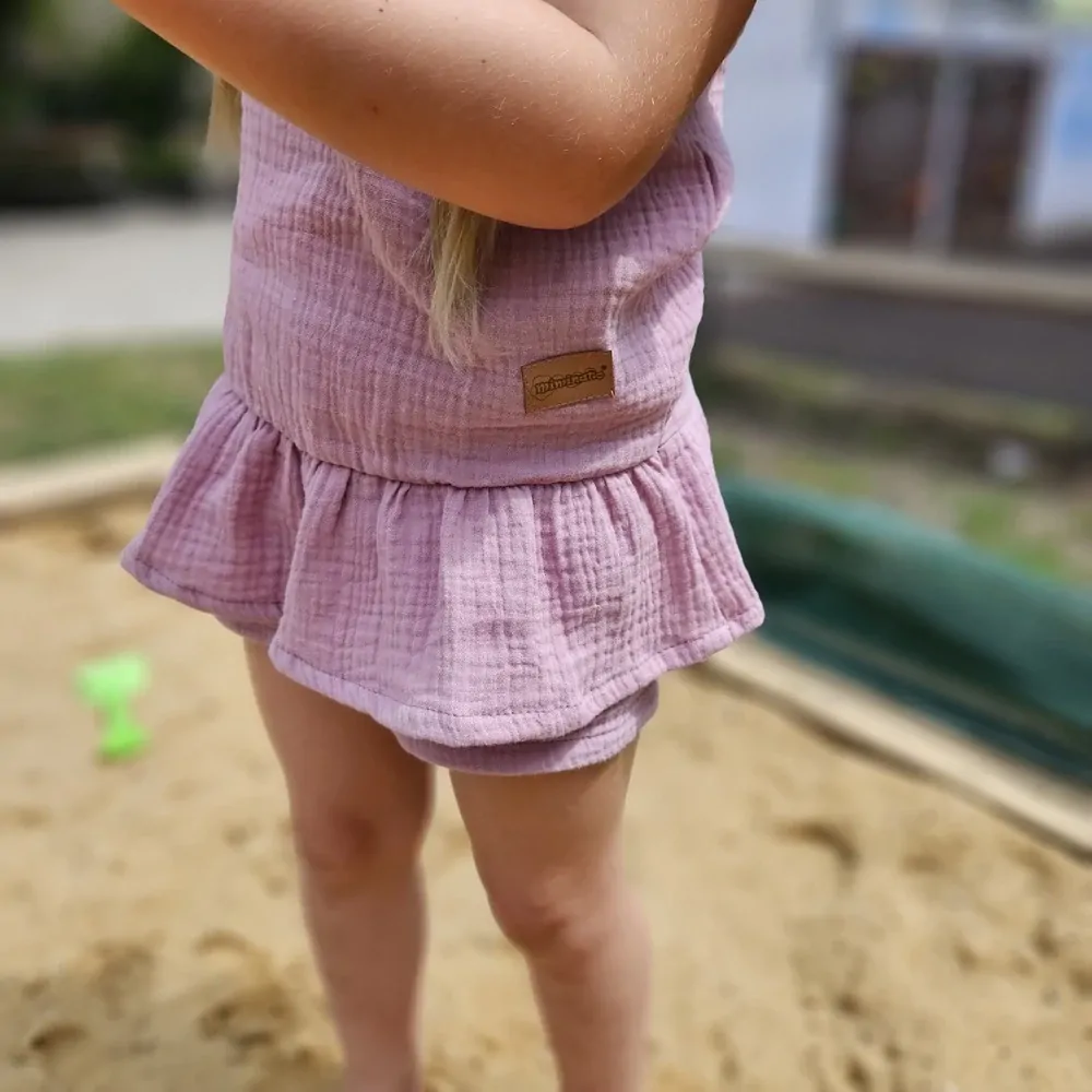 Dětské mušelínové triko s volánky na ramenou - starorůžová