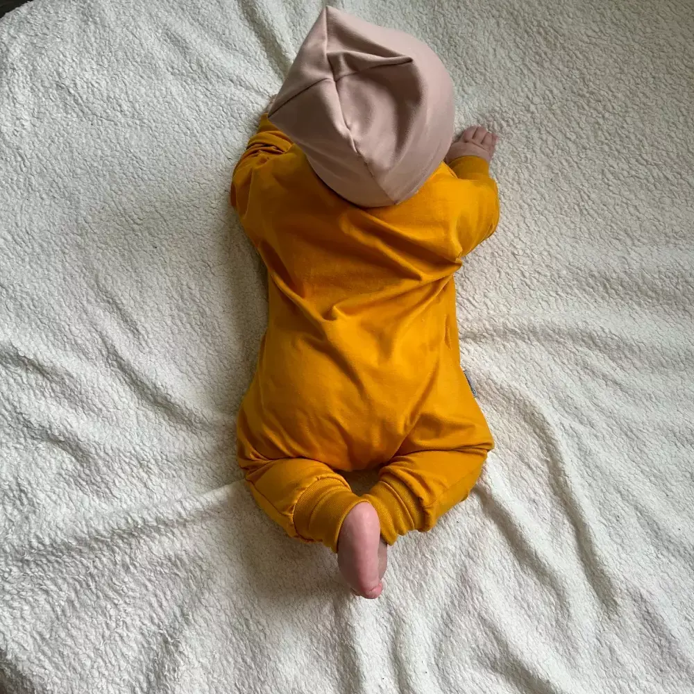 Kojenecký rostoucí overal - hořčičný