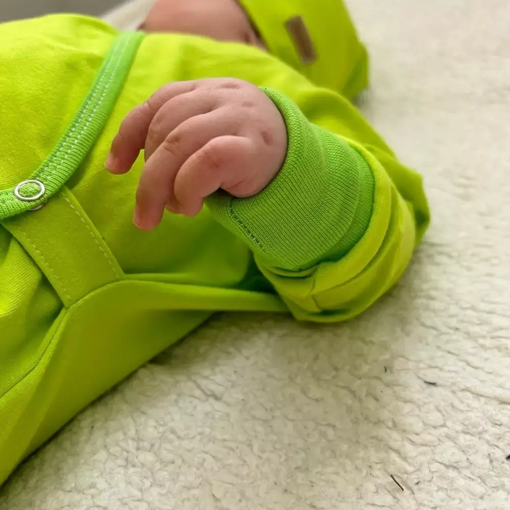 Kojenecký rostoucí overal - neonově zelený