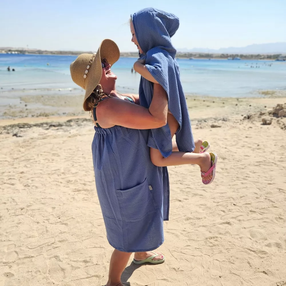 Dámský mušelínový ručník na zapínání - džínově modrá