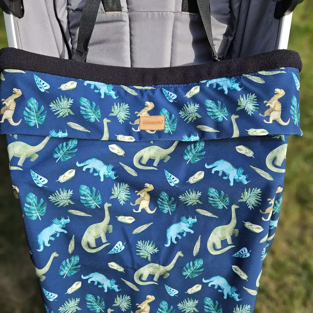Softshellová nepadací deka do kočárku - dinosauři