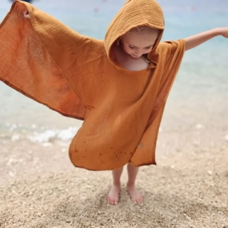 Dětské mušelínové pončo - karamelová